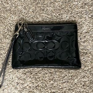 LIKE-NEW COACH Zip Signature Debossed Print Shiny Black Patent Leather 7x4.5”